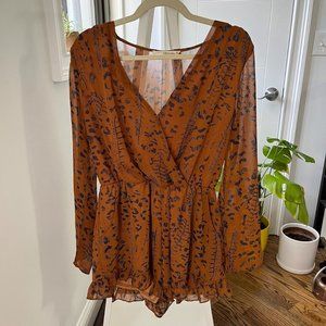 Cute floral brown romper!